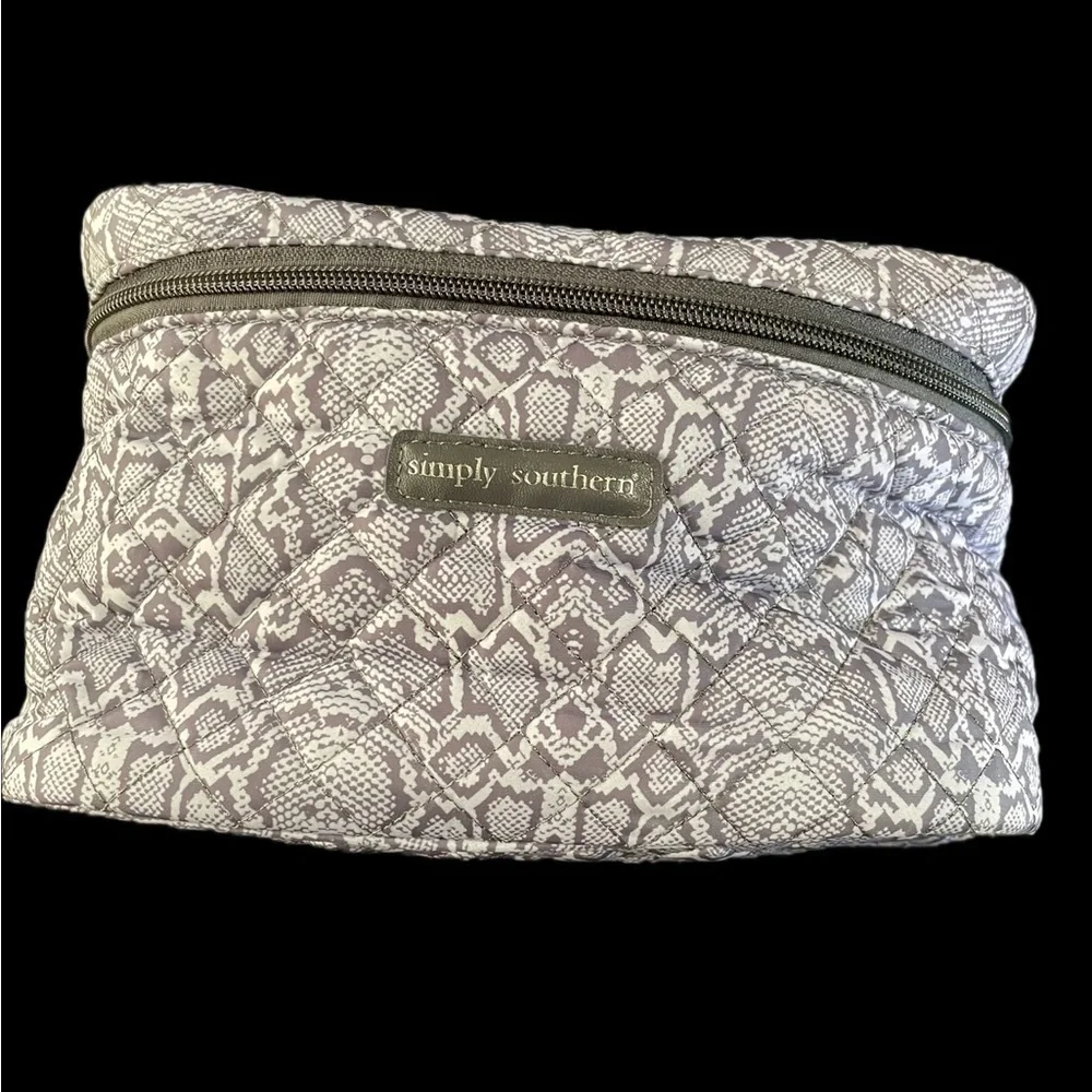 Simply Southern Quilted Snakeskin Print Cosmetic Makeup Travel Bag Gray White